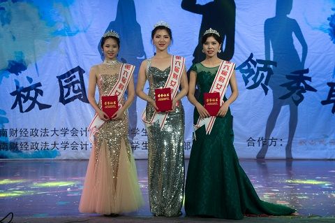 第六届武汉地区高校职场礼仪大赛暨“财女郎”选拔赛决赛落下帷幕