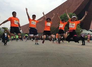 银河2015级助阵首届武汉马拉松比赛