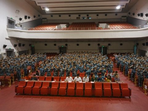银河举办2016级新生开学典礼暨成人礼宣誓仪式