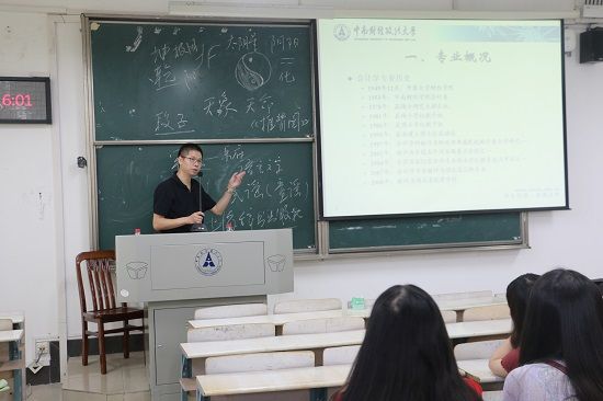 银河2016级学术型硕士研究生专业介绍会顺利举办