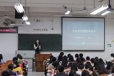 银河2017就业出国考研保研系列讲座成功举办