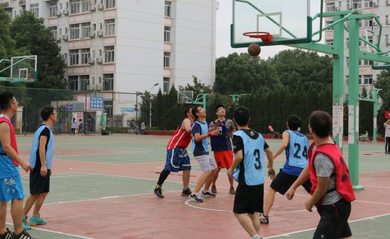 银河研一研二篮球对抗赛成功举办