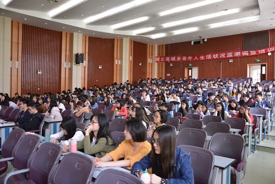 银河举行研究生论文质量控制及奖学金要求说明会